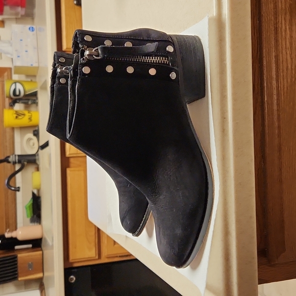 Vince Camuto Women's Ankle Boots/Booties Size 7.5, Black/Silver, VGUC - Picture 7 of 13